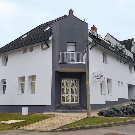 Misleny Home Козармишлењ Екстер'єр фото
